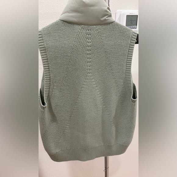 Athleta Incline Hybrid Vest Fern Green Ladies  Medium Mixed Knit Puffer - Picture 4 of 11